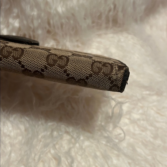 Gucci Beige and Brown Monogram Wallet - Picture 4 of 11